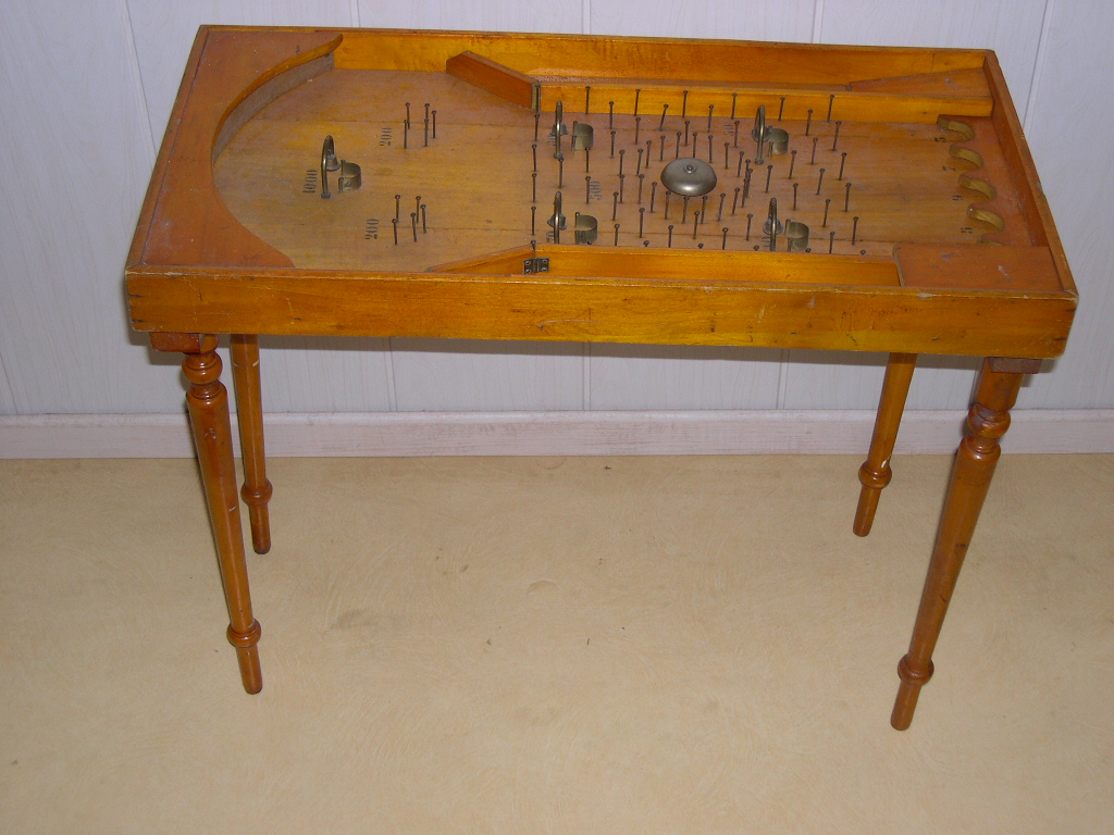 JEU ANCIEN SOVIÉTIQUE : Bagatelle De Table EUR 45,00 - FR